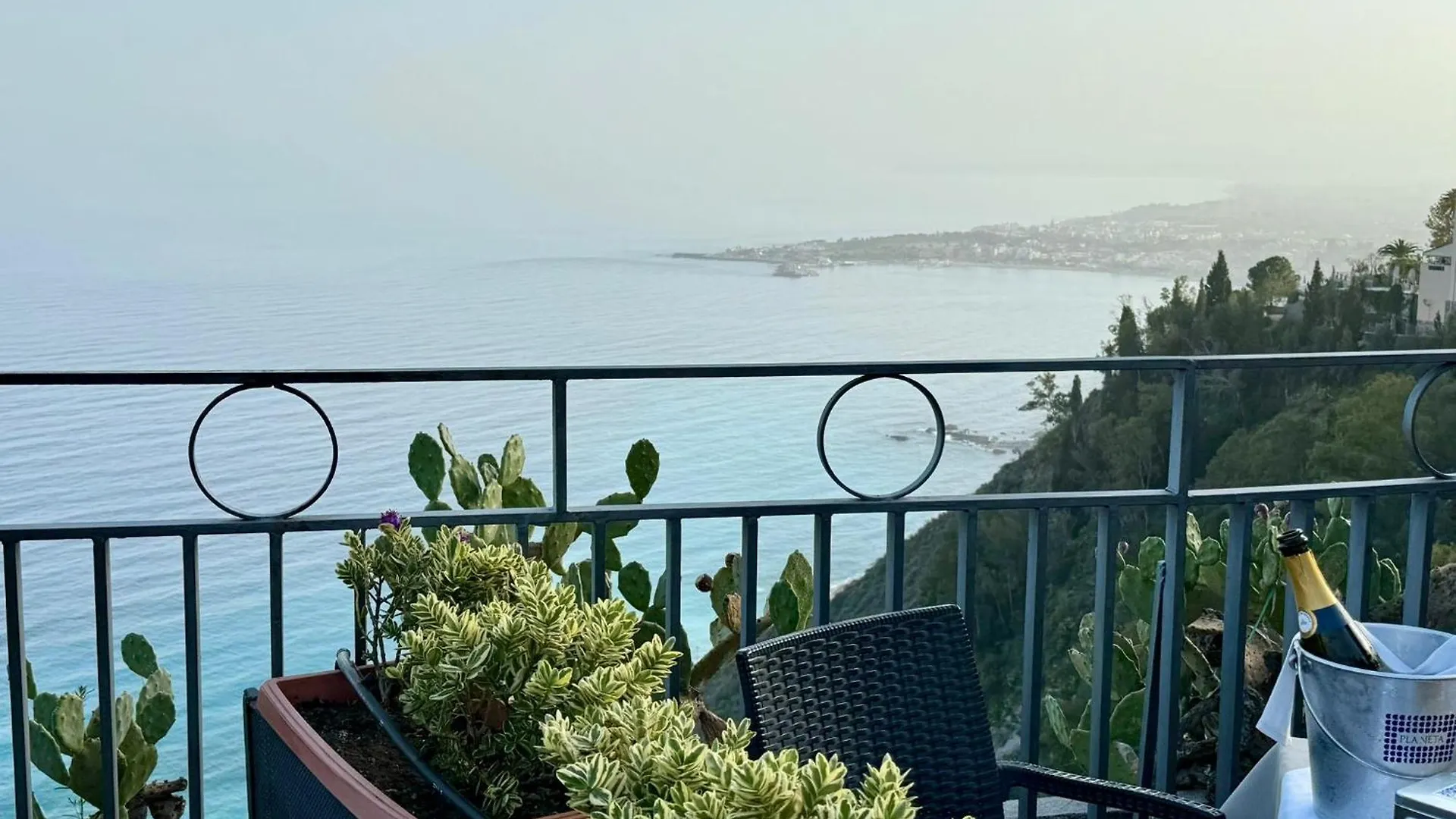 Taormina Pool Seaview Apartment 0*,